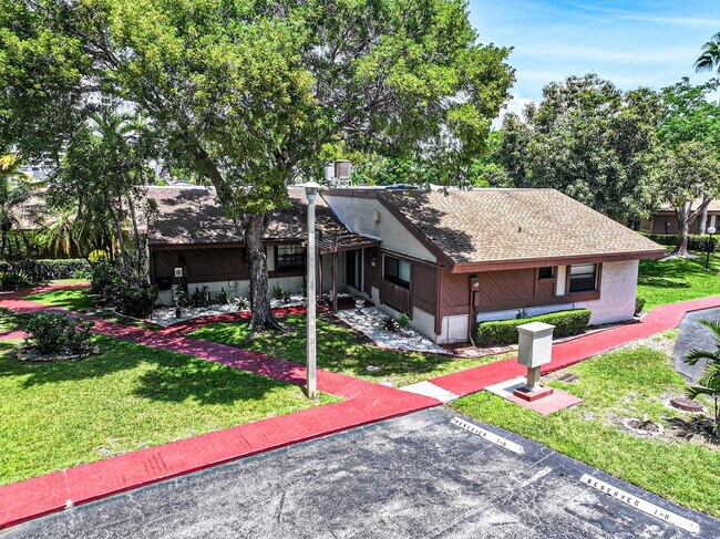 Building Photo - 605 Leslie Dr