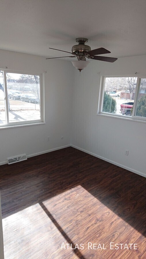 Building Photo - 8898 Circle Dr