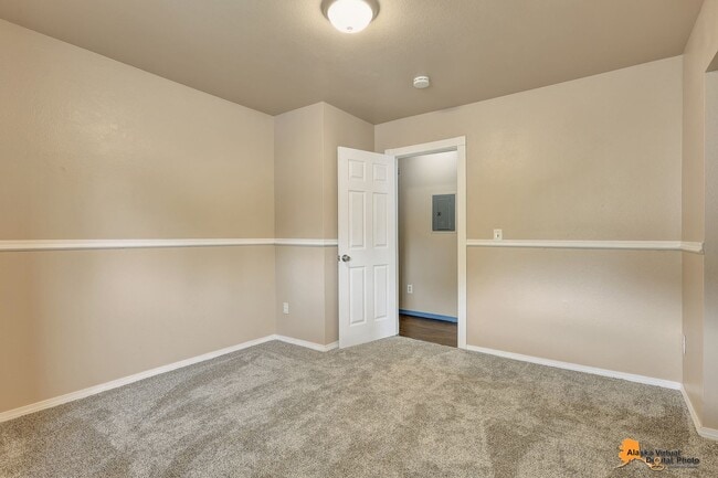 Building Photo - East Anchorage Home with In Unit Laundry a...