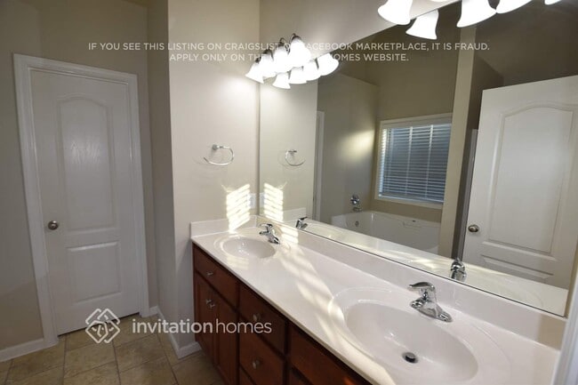 Building Photo - 649 Royal Crest Ct