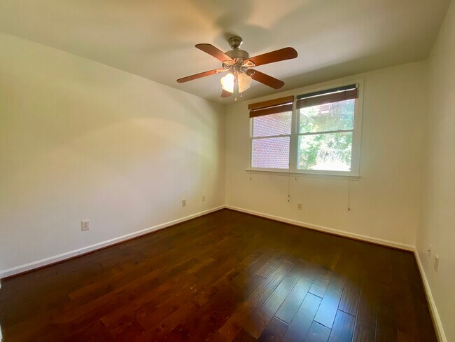 Building Photo - 3833 Kinross Pl