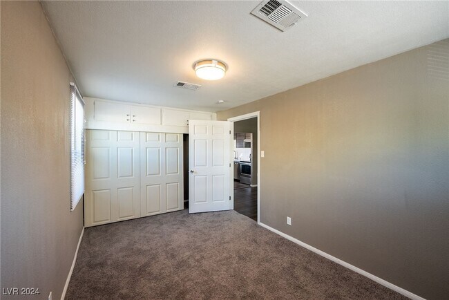 Building Photo - 227 S Texas Ave