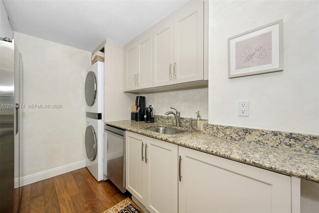 Building Photo - 10275 Collins Ave