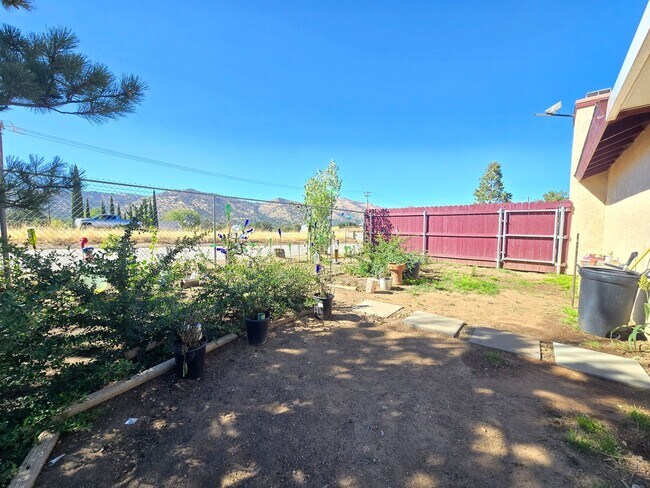 Building Photo - House for rent  | 3 Bedrooms | 2 Bathrooms...