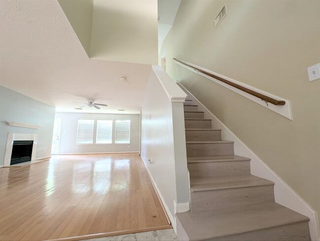 Building Photo - 4521 Stonebridge Dr
