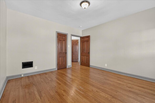 Building Photo - 4939 Pernod Ave