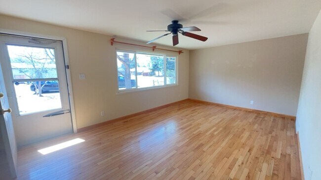 Building Photo - 2 Bedroom Bungalow in Fort Collins!