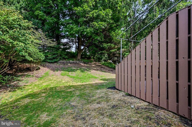 Building Photo - 207 Steeplechase Cir