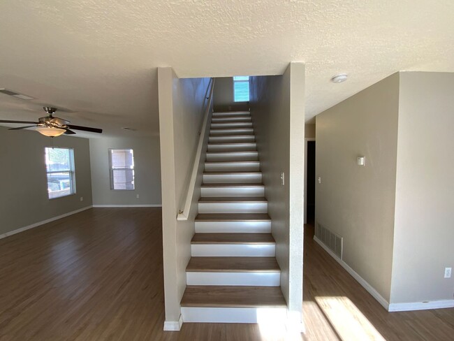 Building Photo - 4 Bedroom Home Available In Ventana Ranch!