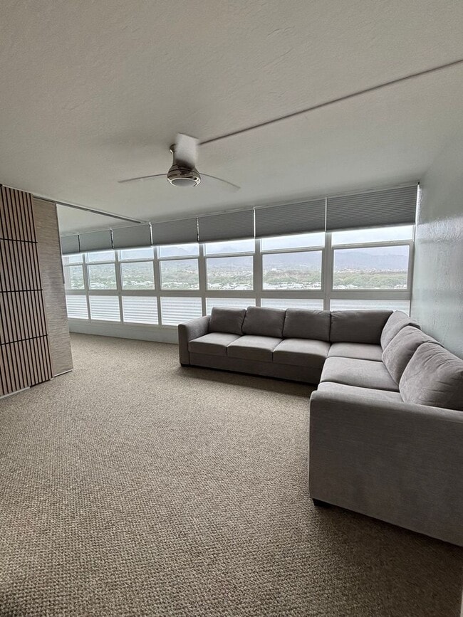 Building Photo - Executive Ocean Views, Fresh Interior