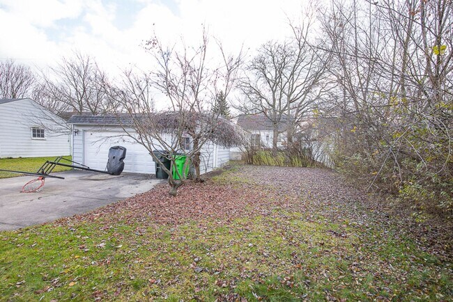 Building Photo - 3 Bed/1 Bath Single Family Home!