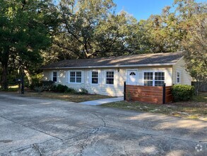 Building Photo - Adorable Florida Cottage