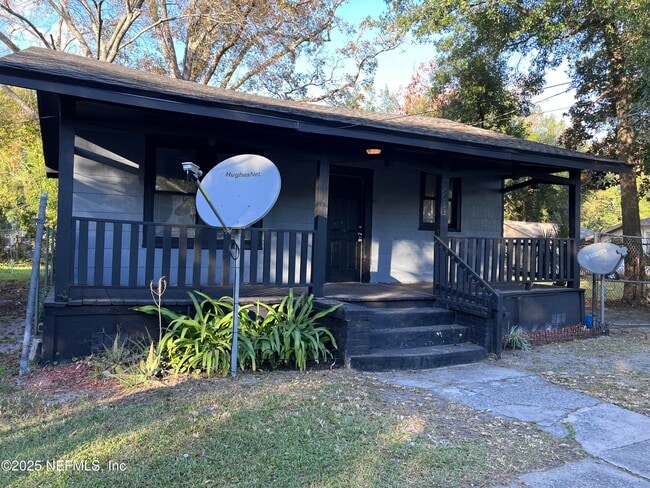 Primary Photo - 2953 Spencer St
