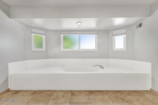 Building Photo - 852 Admiral Ct