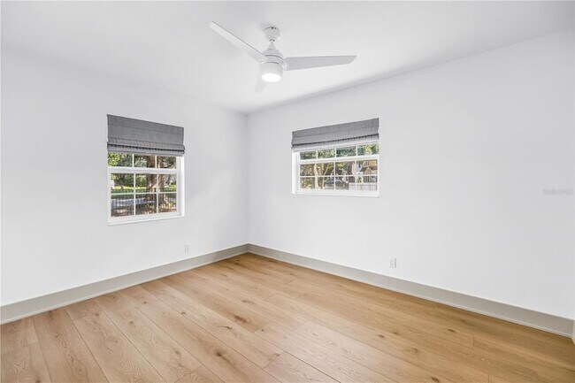 Building Photo - 1230 Kenwood Ave N
