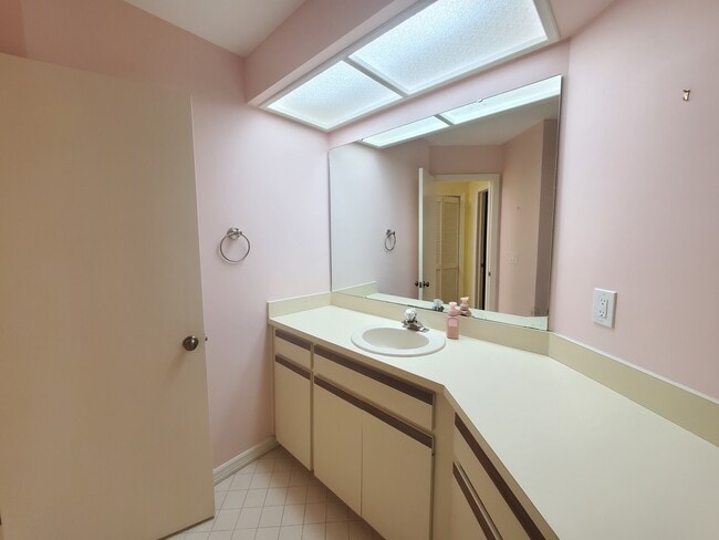 Building Photo - 11609 Parkview Ln