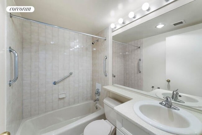 Building Photo - 445 W 19th St