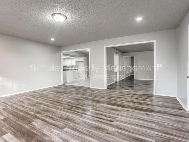 Building Photo - 101 E Platt Dr