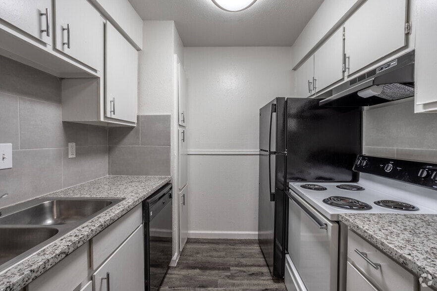 Primary Photo - Northlake Manor Apartments