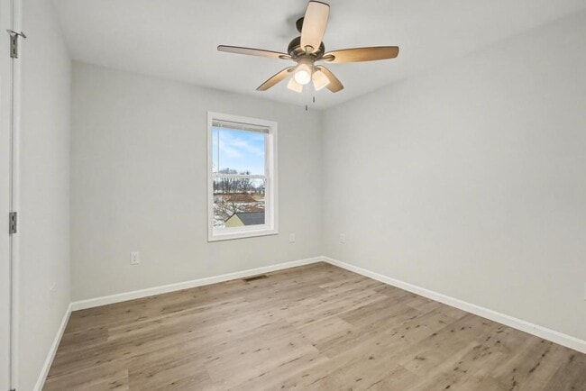 Building Photo - 239 W Broad St