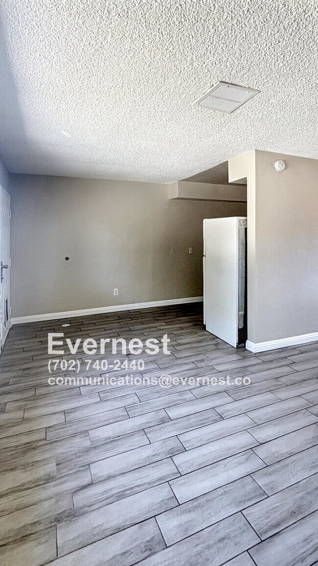 Building Photo - 718 W Wilson Ave