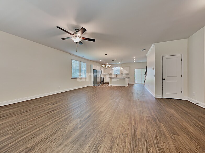 Building Photo - 105 Parkside Blvd