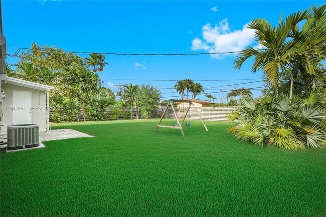 Building Photo - 5401 SW 97th Ct