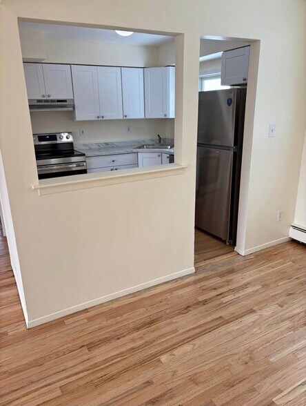 Building Photo - 28 Baldwin St