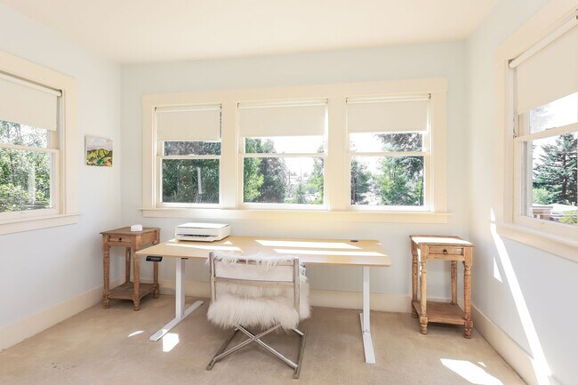 Building Photo - Furnished 1920 Craftsman Bungalow Available In The Dimond District!