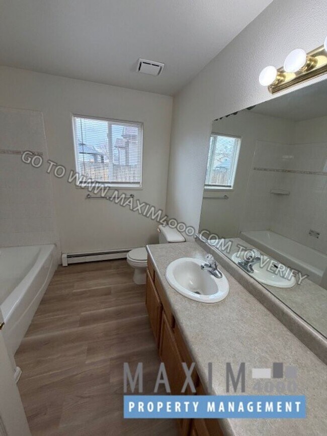 Building Photo - 210 W Sunset Dr