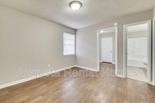 Building Photo - 329 Verdery Dr