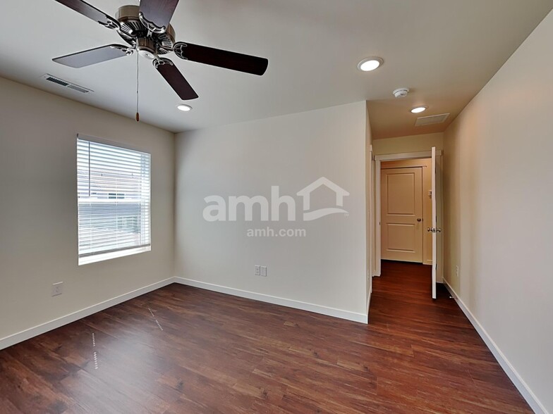 Building Photo - 1432 N Garnet Creek Ave