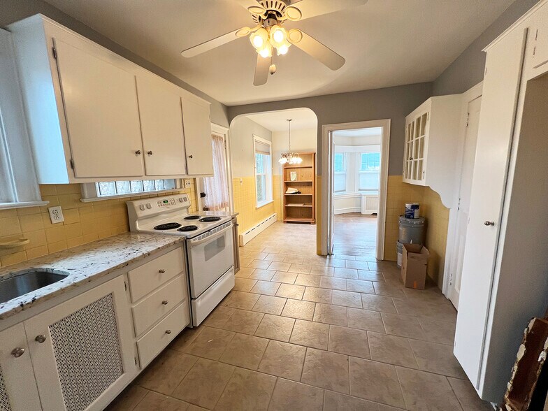 Kitchen and Breakfast Nook, View 2 - 225 S 4th St