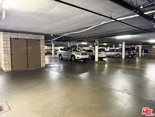 Building Photo - 65 Allen Ave