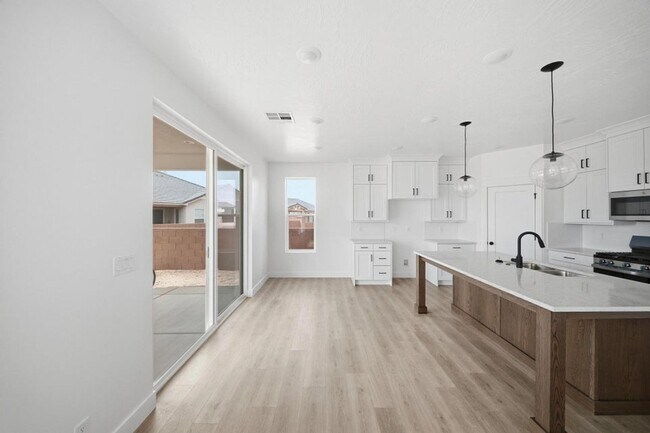 Building Photo - 946 Malibu Dr