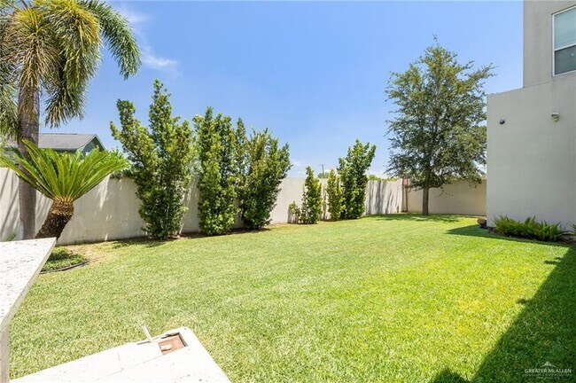 Building Photo - 22 Toronto Ave