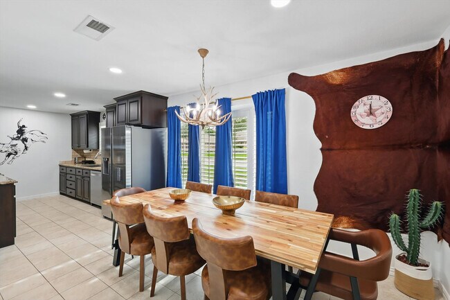 Building Photo - 328 Shawnee Trail