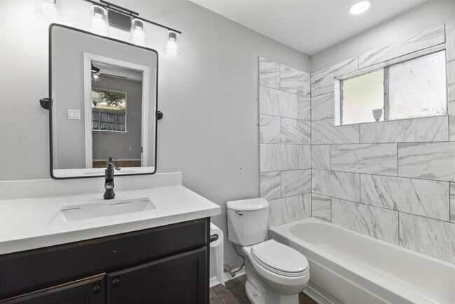 Building Photo - 21006 Bridgeview Cir