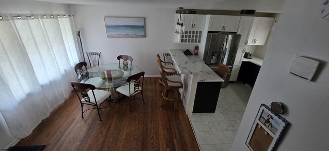 Building Photo - 512 N Somerset Ave