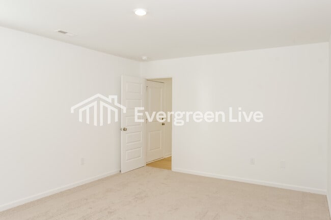 Building Photo - 178 Labrador Ln