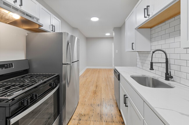 Building Photo - 7377 N Damen Ave