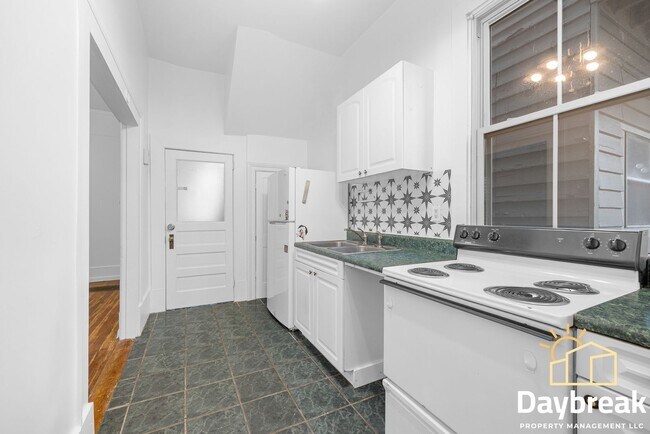 Building Photo - 112 E Anderson St