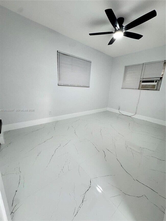 Building Photo - 1096 NE 157th Ter