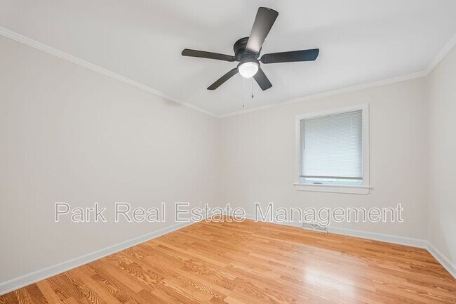 Building Photo - 221 Howell St