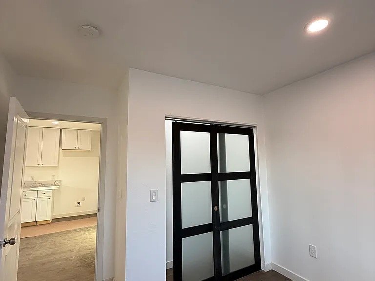 Building Photo - 90 Transverse Rd