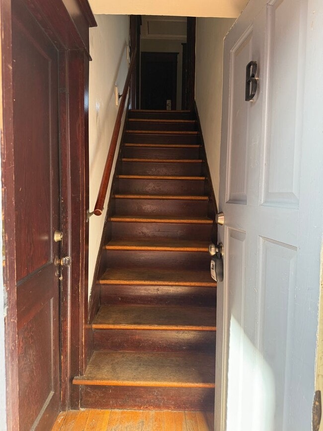 Building Photo - 524 Riverland Rd SE