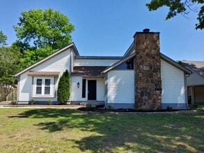 Building Photo - 7219 Lawn Ln