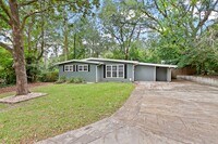 Building Photo - 3/2 House by TMH!! Available April!! fully furnished, 6 or 12 month lease available