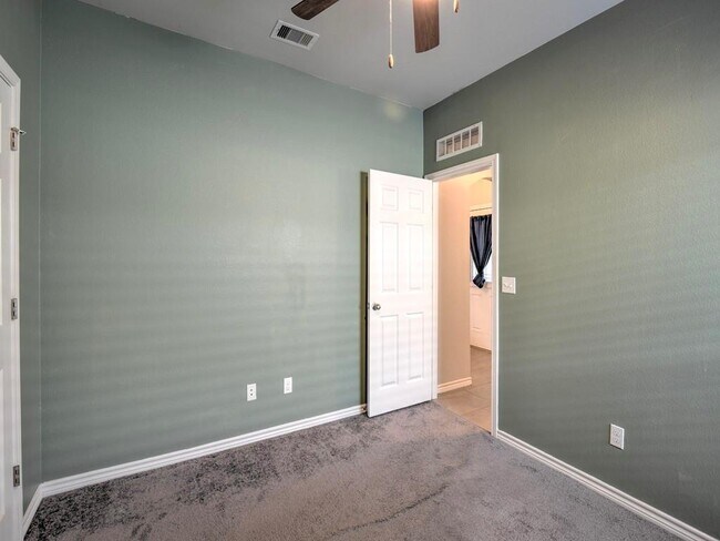 Building Photo - 3635 WL Breeding Dr