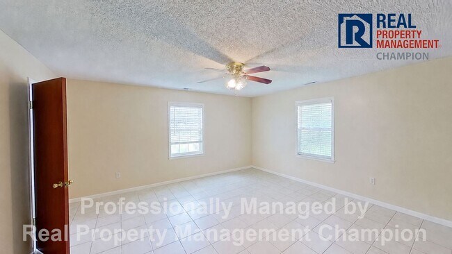 Building Photo - Charming 3 BD/2 BA Home Just 2 Miles from Camp Lejeune Main Gate